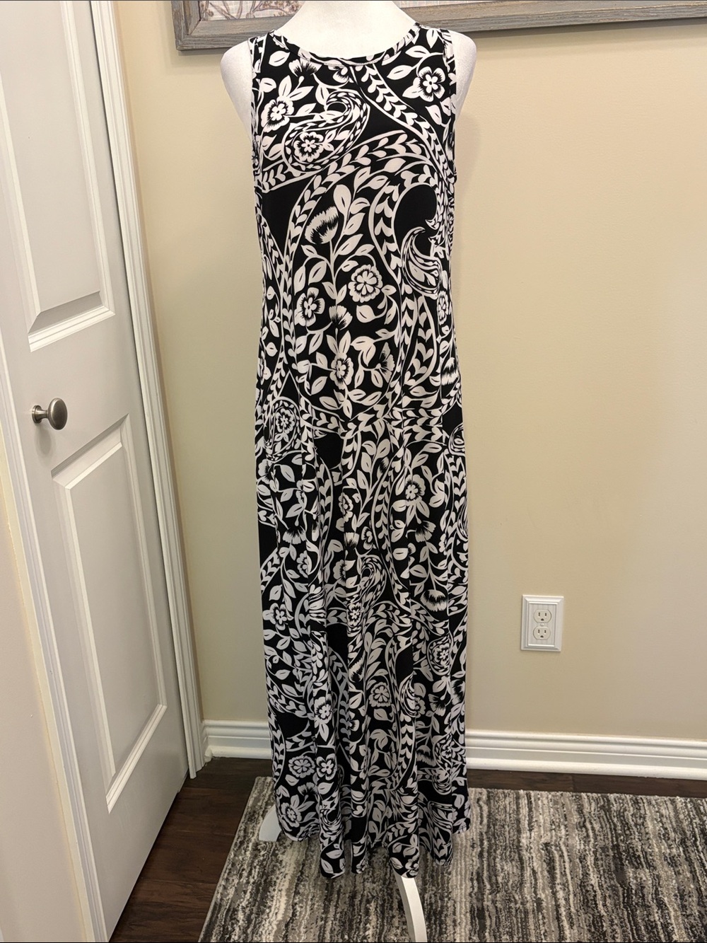 MSK Maxi Dress Black and White Floral Vine Size Small